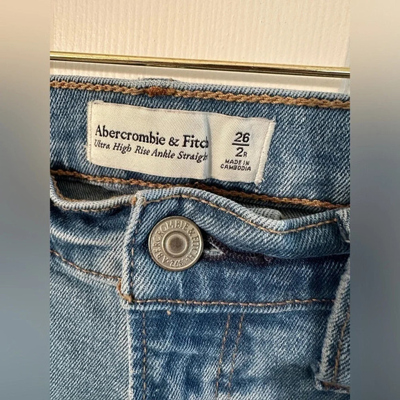 ABERCROMBIE & FITCH CURVE LOVE 26 Ultra High Rise Ankle Straight Destroyed Jeans - Picture 4 of 10